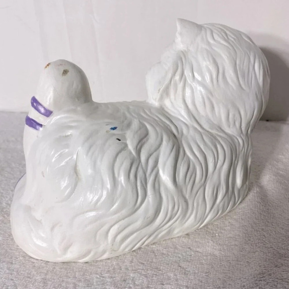 Vintage 1984 White Ceramic Cat Statue Playing W Purple Ball Of Yarn Kitty  Meow - Picture 10 of 16